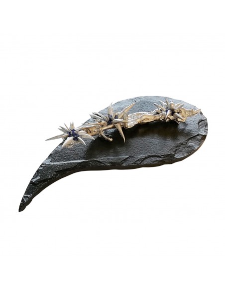 Schiefertropfen mit Zinnskulptur